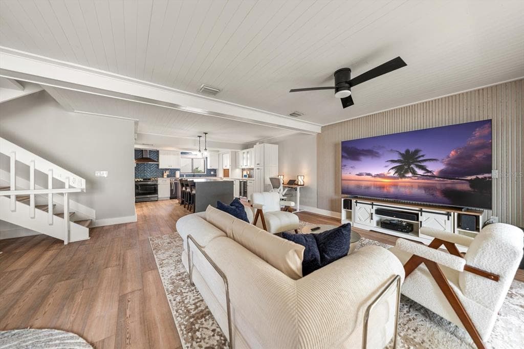 240 WINDWARD PSGE 401 photo 9