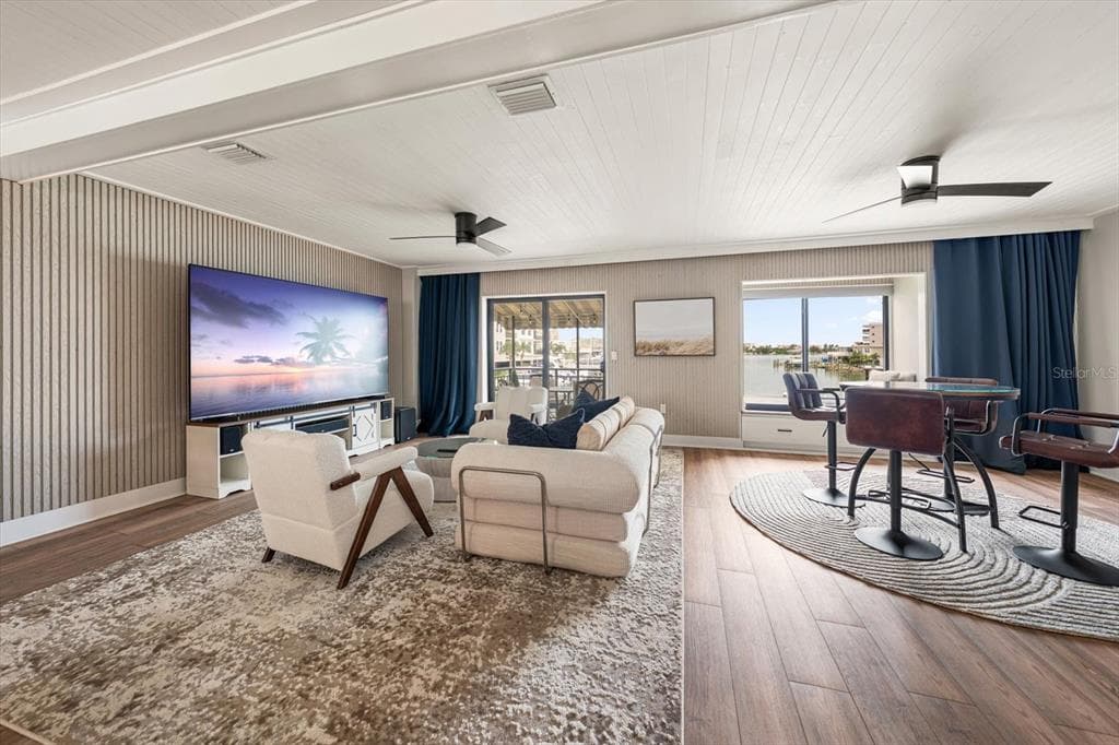 240 WINDWARD PSGE 401 photo 10