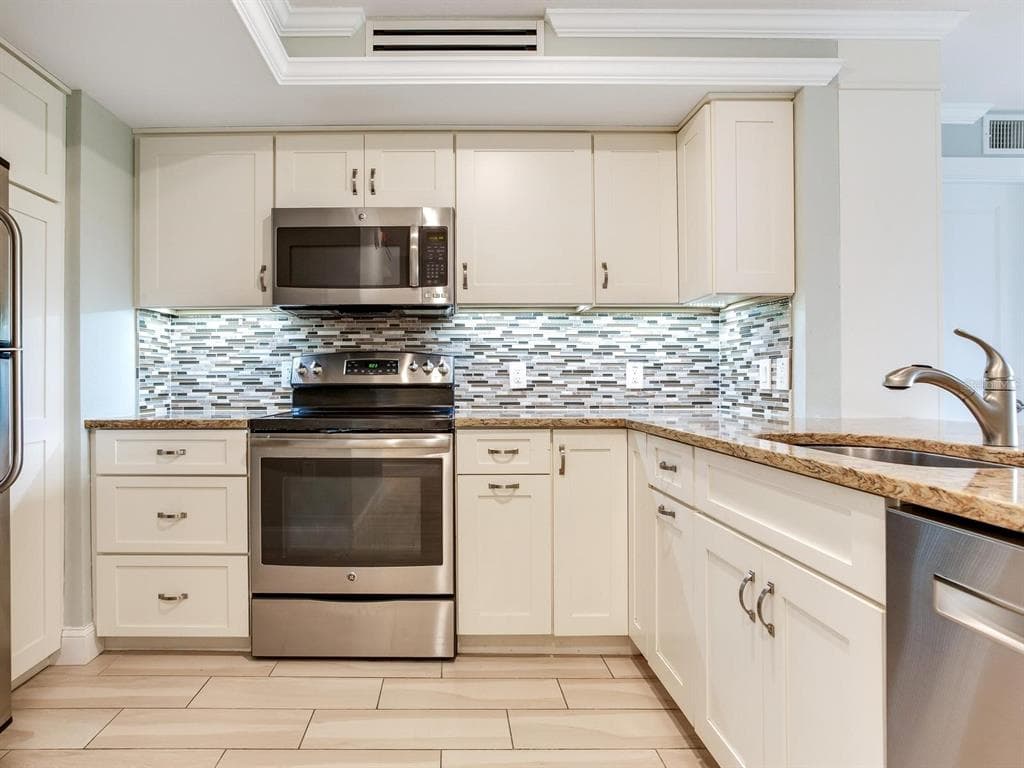 4141 BAYSHORE BOULEVARD 505 photo 9
