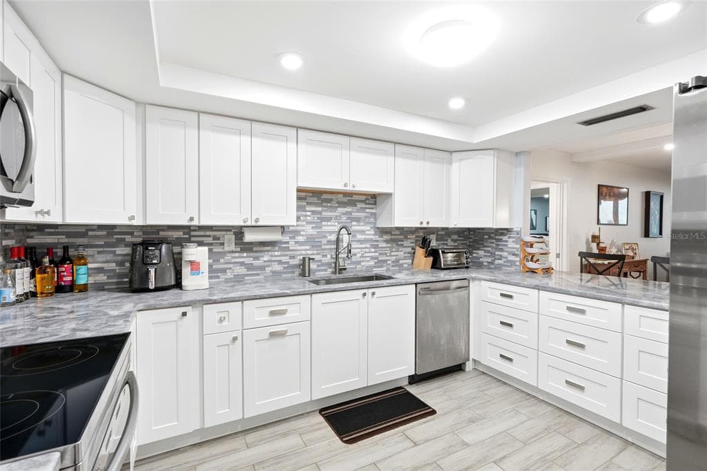 17920 GULF BOULEVARD 1502 photo 6