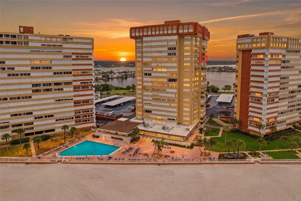 17920 GULF BOULEVARD 1502 photo 3