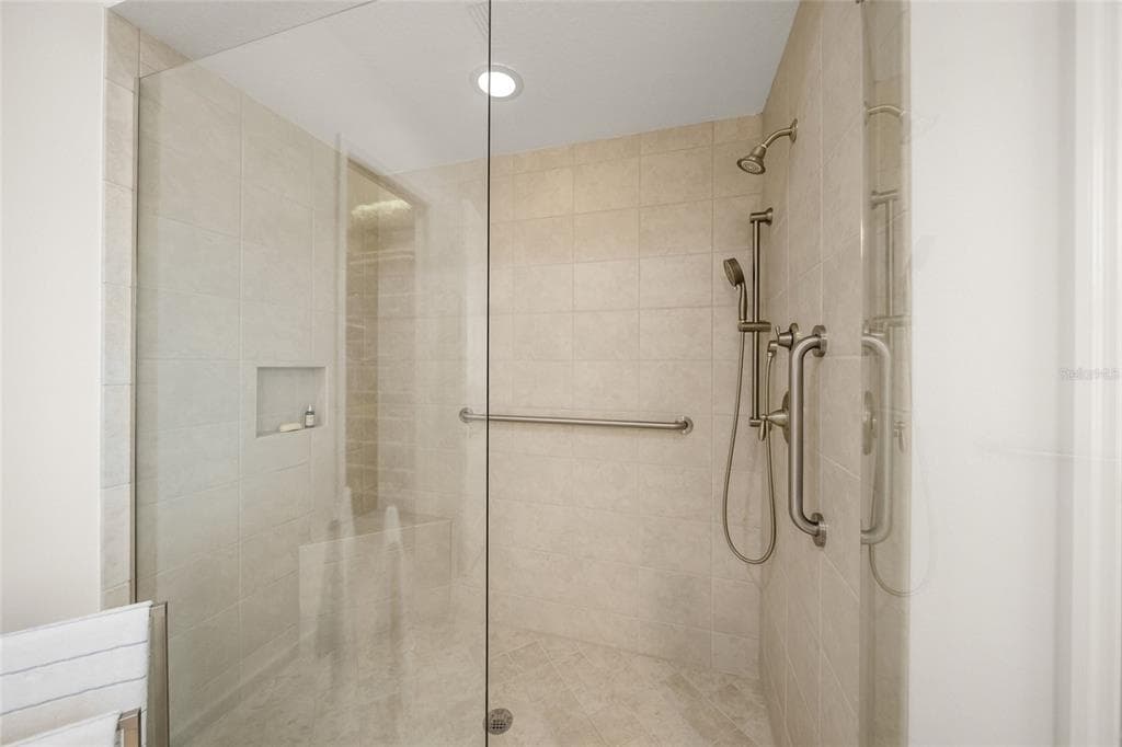 264 SAINT LUCIA DRIVE 201 photo 17