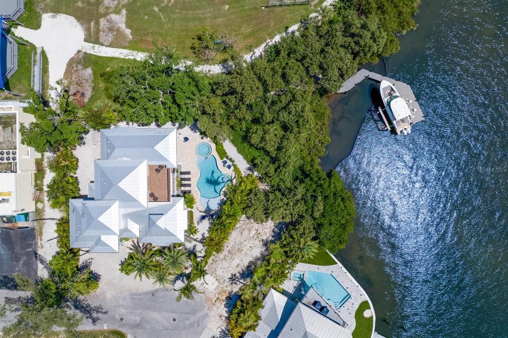 220 N HARBOR DRIVE photo 2