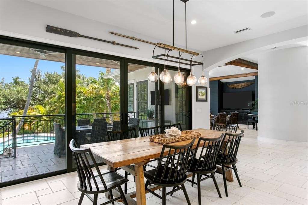 220 N HARBOR DRIVE photo 17