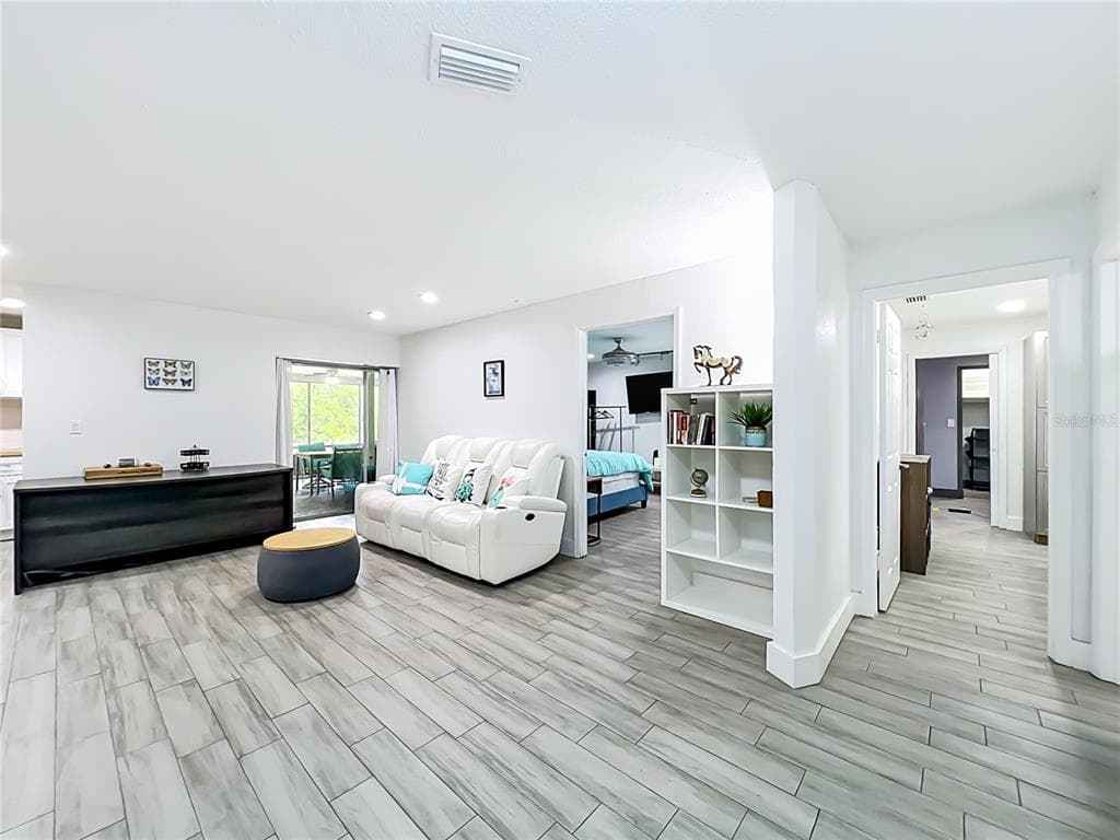 2425 LAUDERDALE COURT 5