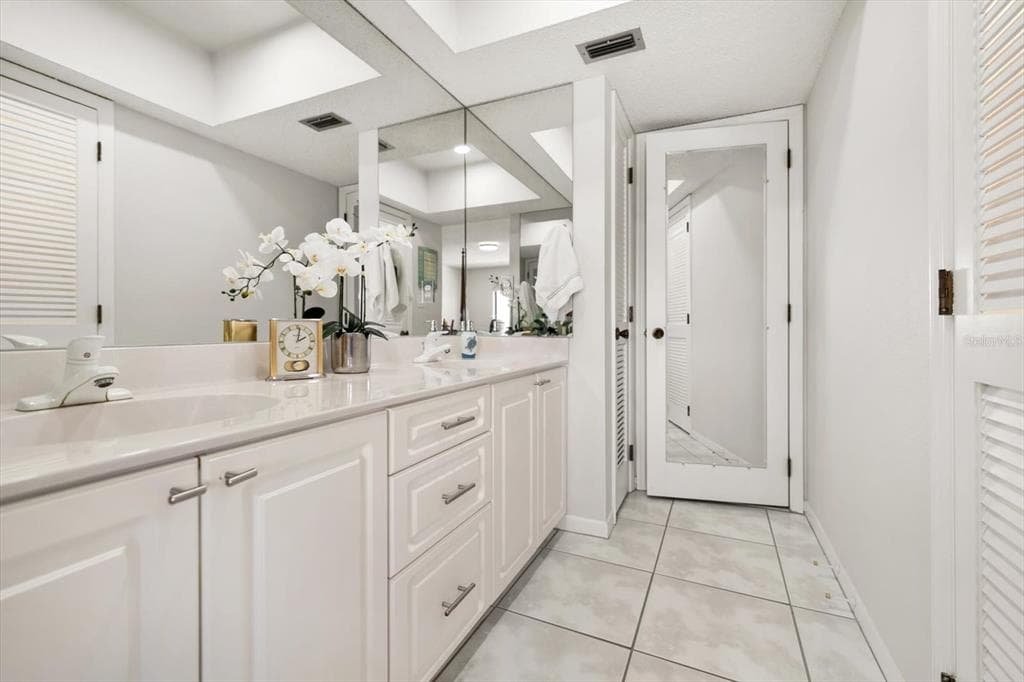 3111 PASS A GRILLE WAY 110 photo 8
