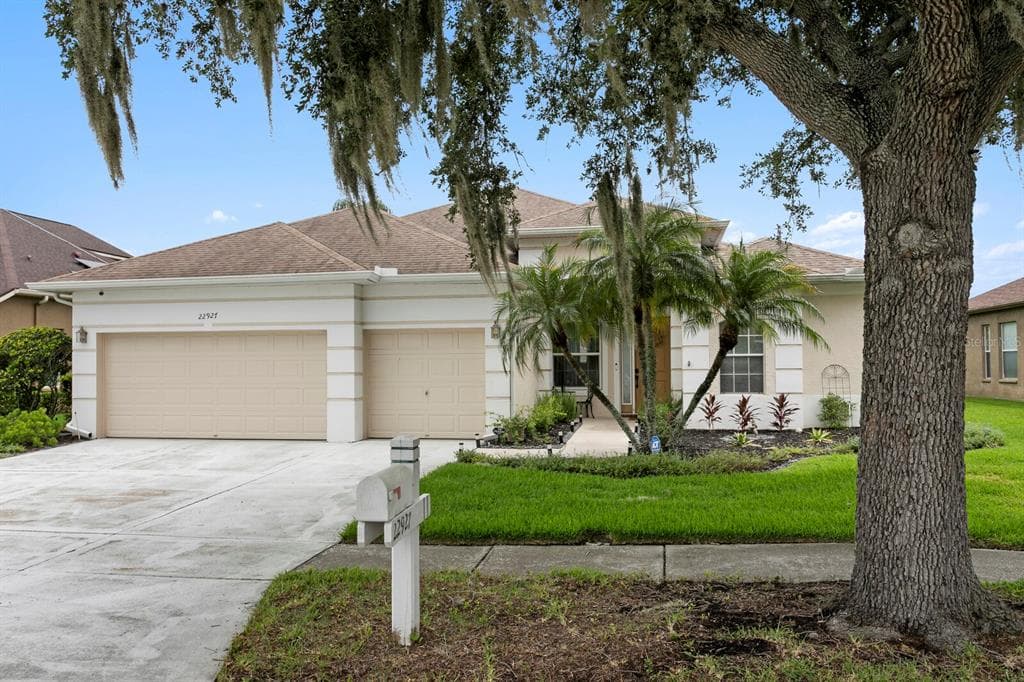 22927 BAY CEDAR DRIVE photo 4