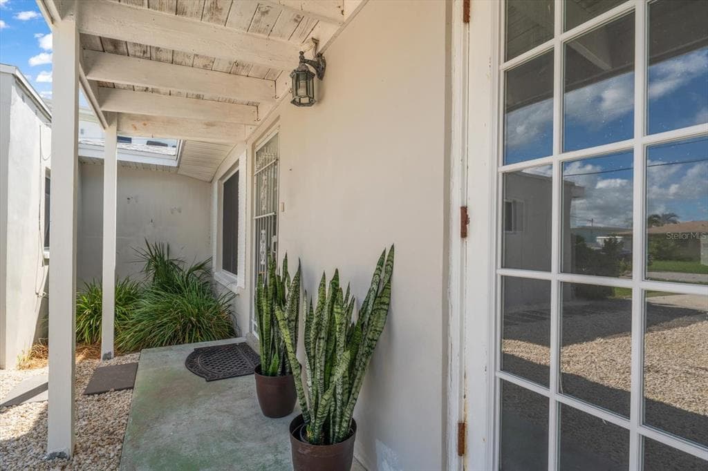 337 LA HACIENDA DRIVE photo 11