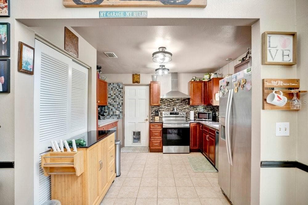 390 N HIGH STREET photo 10