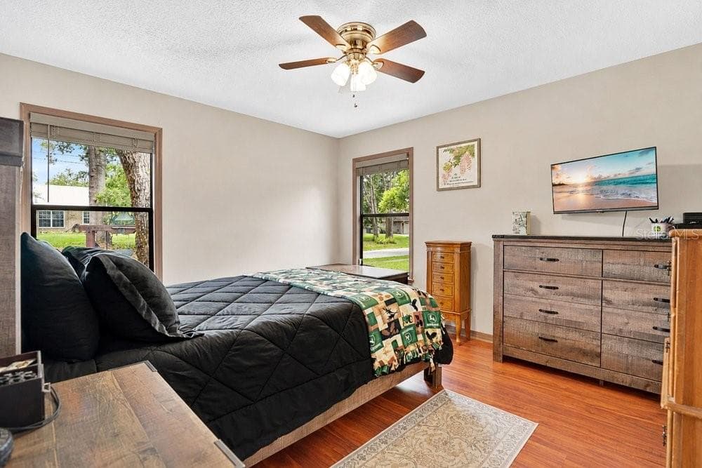 390 N HIGH STREET photo 15
