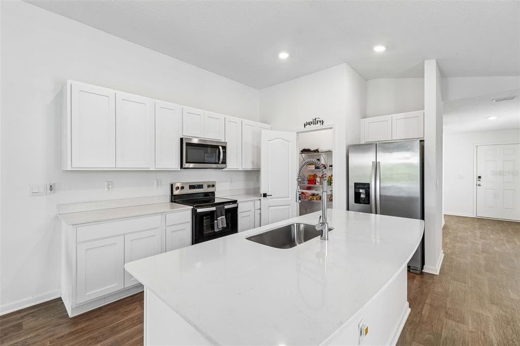153 ASHBROOK STREET photo 10