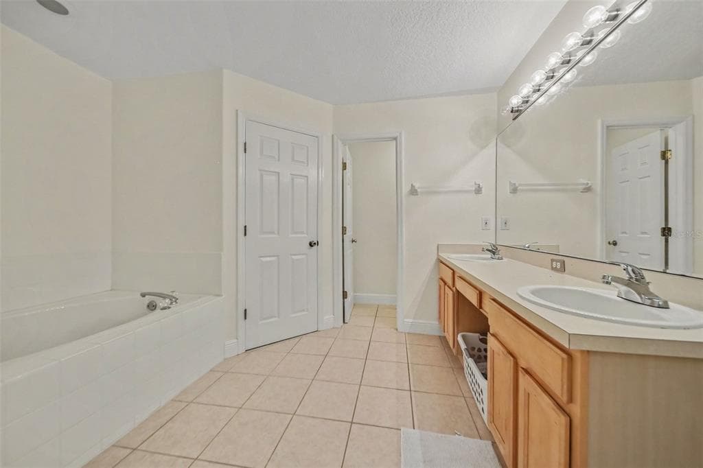 246 BRIGHTVIEW DRIVE photo 19