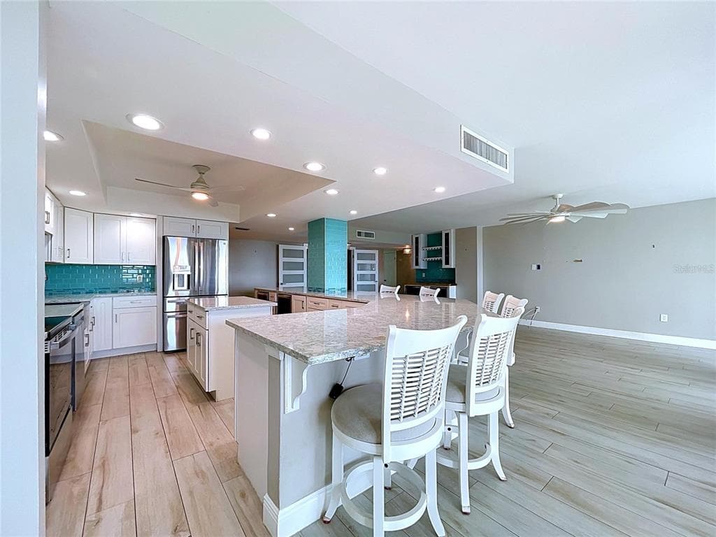 5200 BRITTANY DRIVE S 1502 photo 9