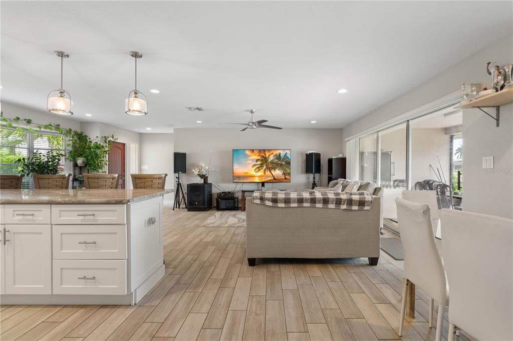 2208 CASSINO COURT photo 20