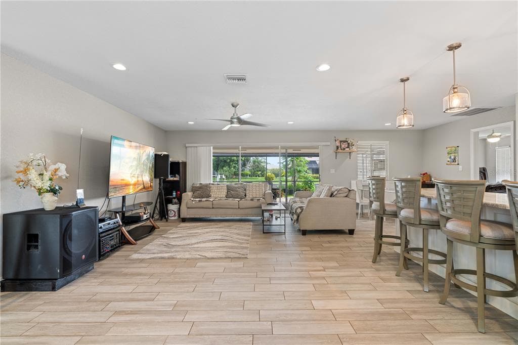 2208 CASSINO COURT photo 15