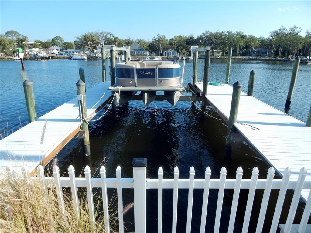 8025 ISLAND DRIVE photo 2