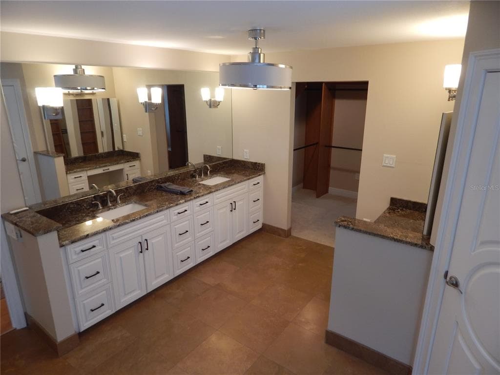 8025 ISLAND DRIVE photo 13