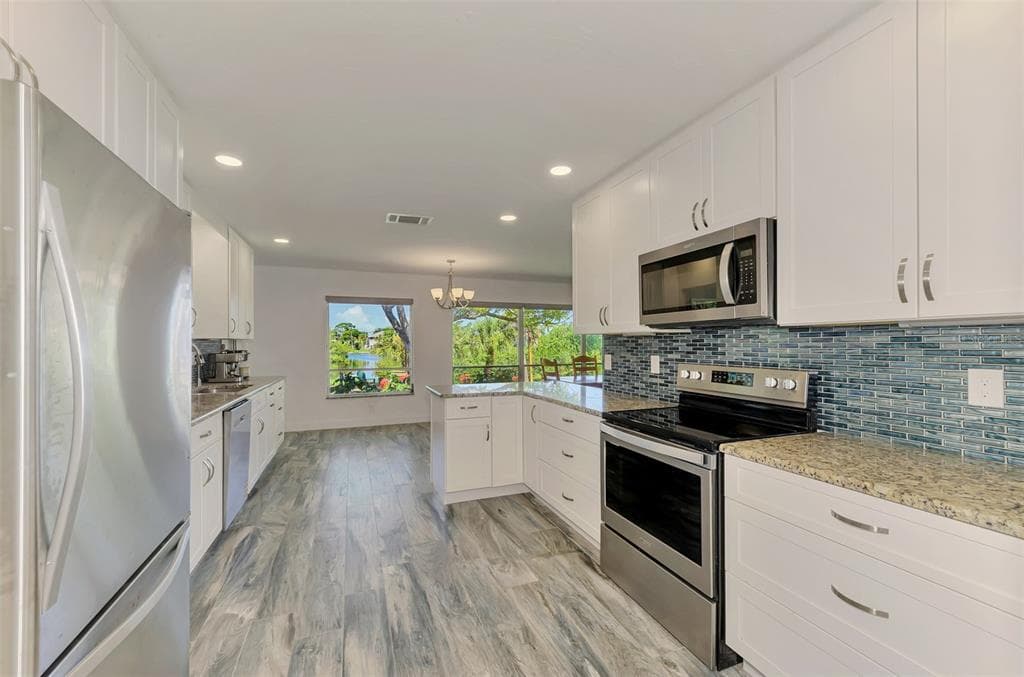 140 S OXFORD DRIVE photo 23