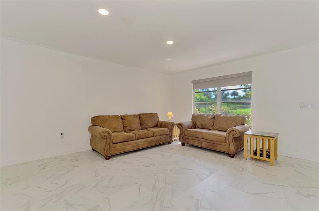 140 S OXFORD DRIVE photo 13