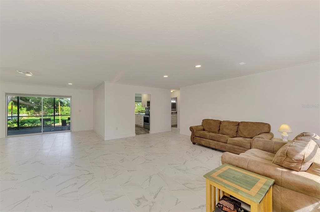 140 S OXFORD DRIVE photo 17