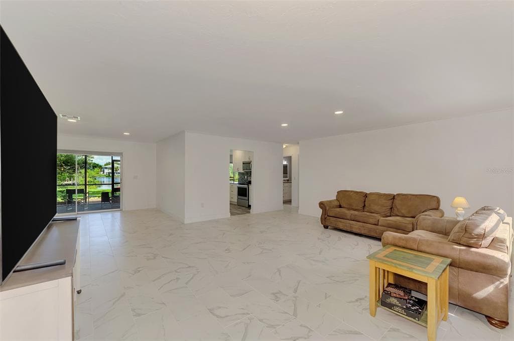 140 S OXFORD DRIVE photo 16