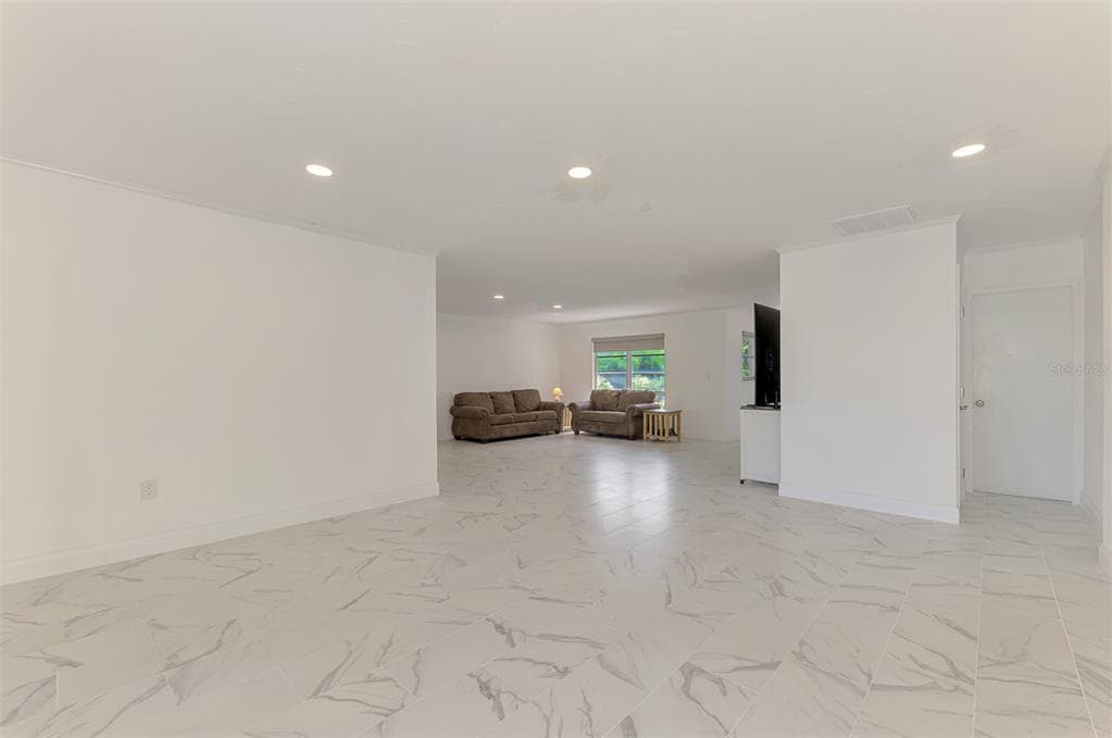 140 S OXFORD DRIVE photo 12