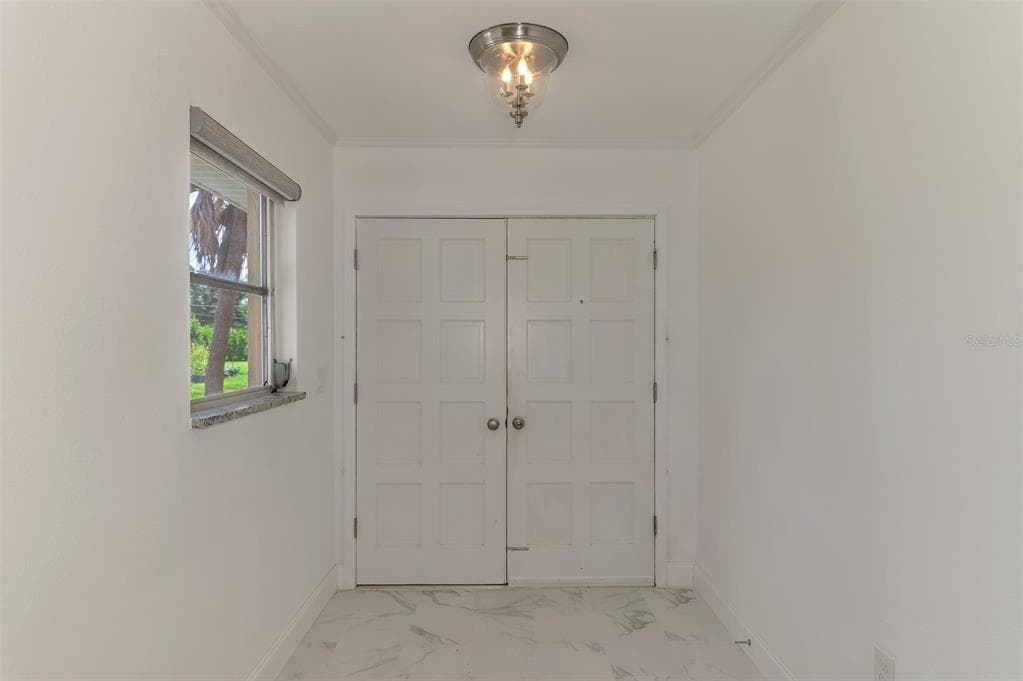 140 S OXFORD DRIVE photo 9