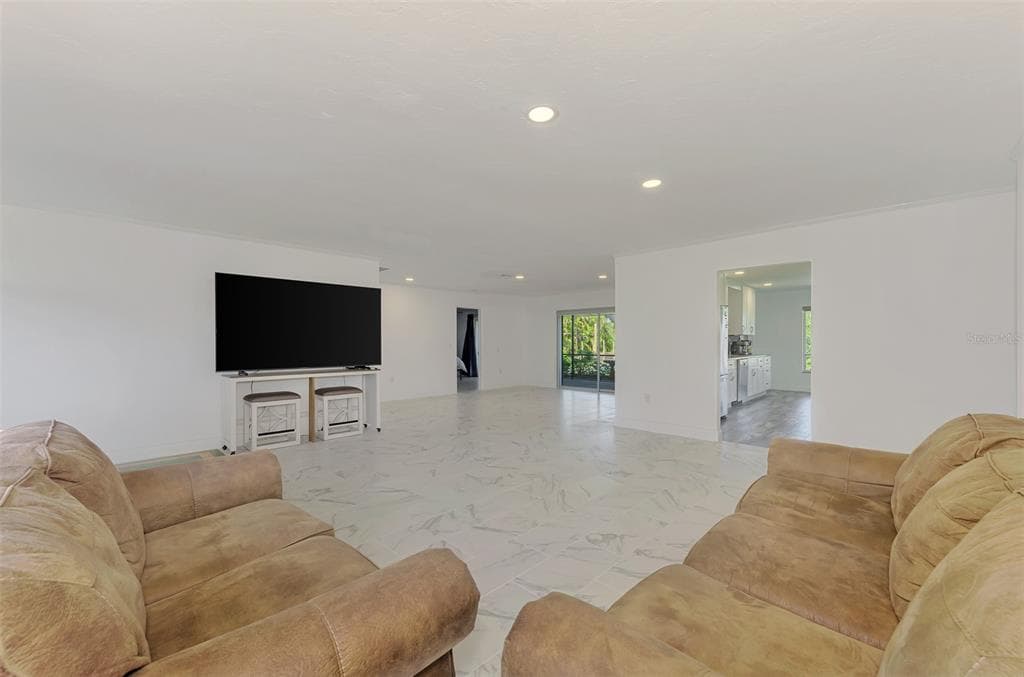 140 S OXFORD DRIVE photo 14