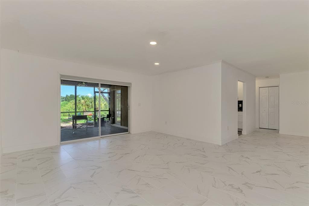 140 S OXFORD DRIVE photo 18