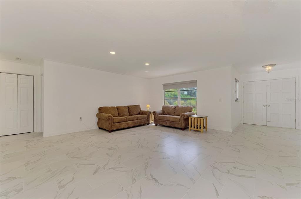 140 S OXFORD DRIVE photo 11