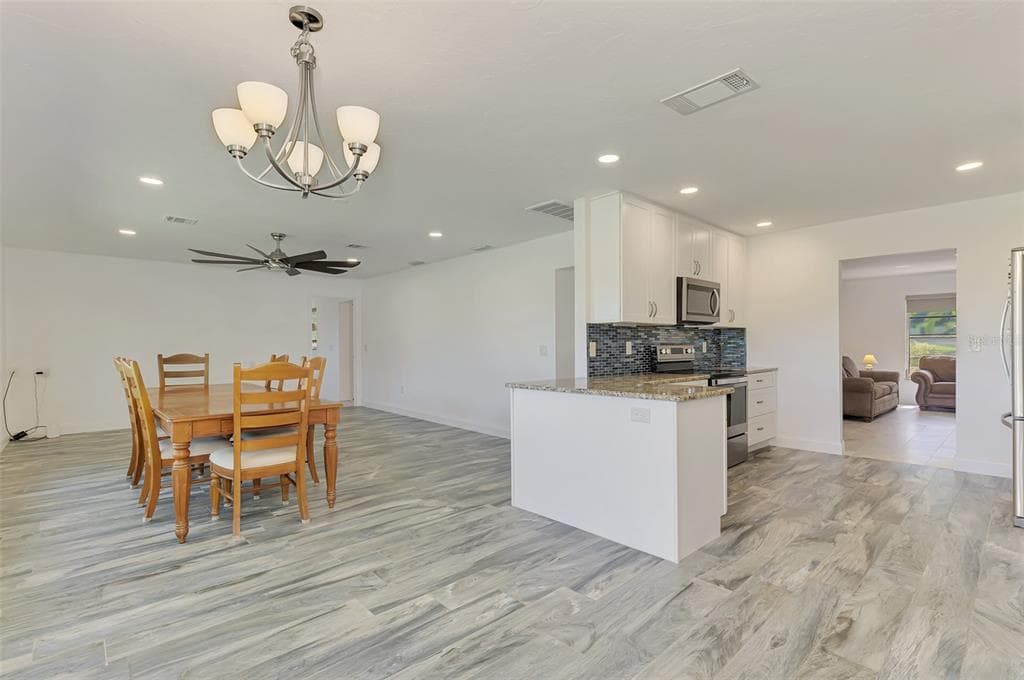 140 S OXFORD DRIVE photo 25