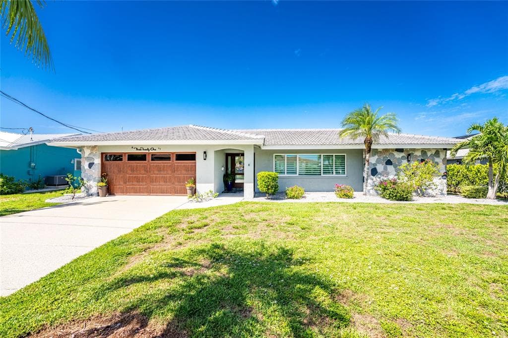 321 CAPRI ISLES CT photo 2