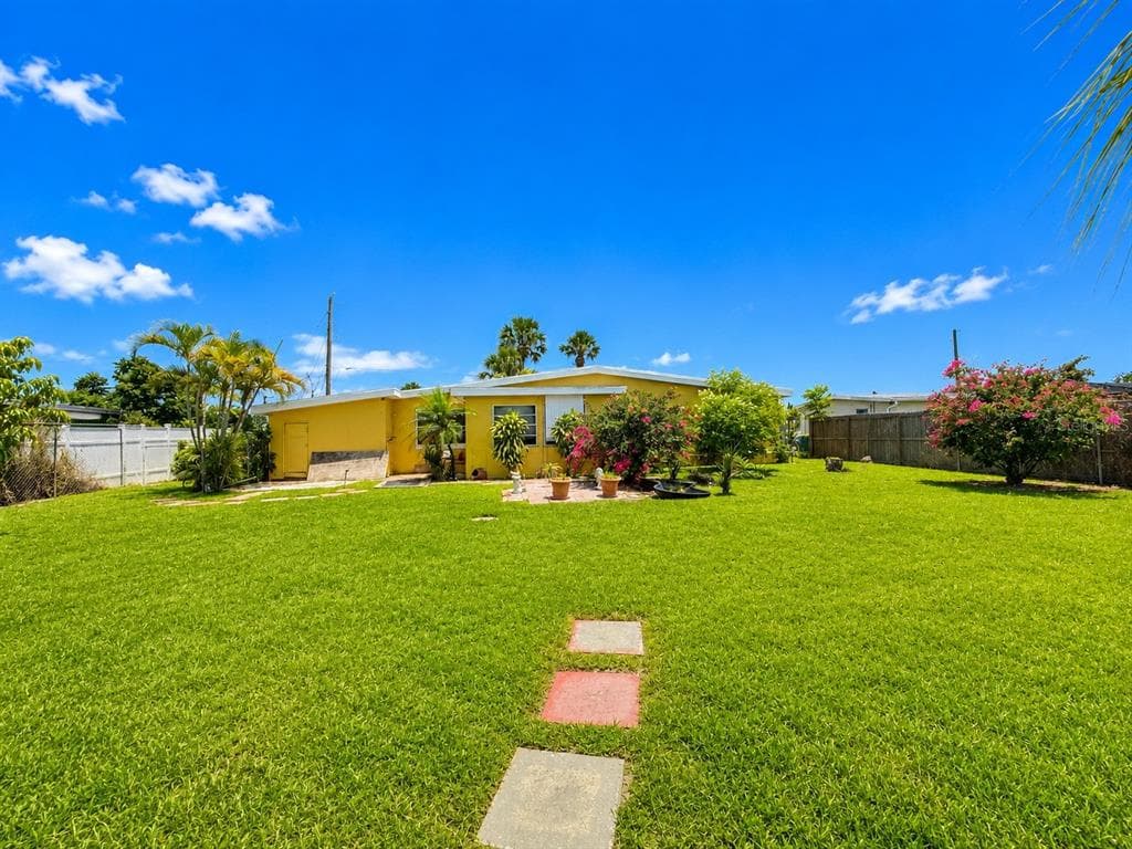 2209 AARON STREET photo 17