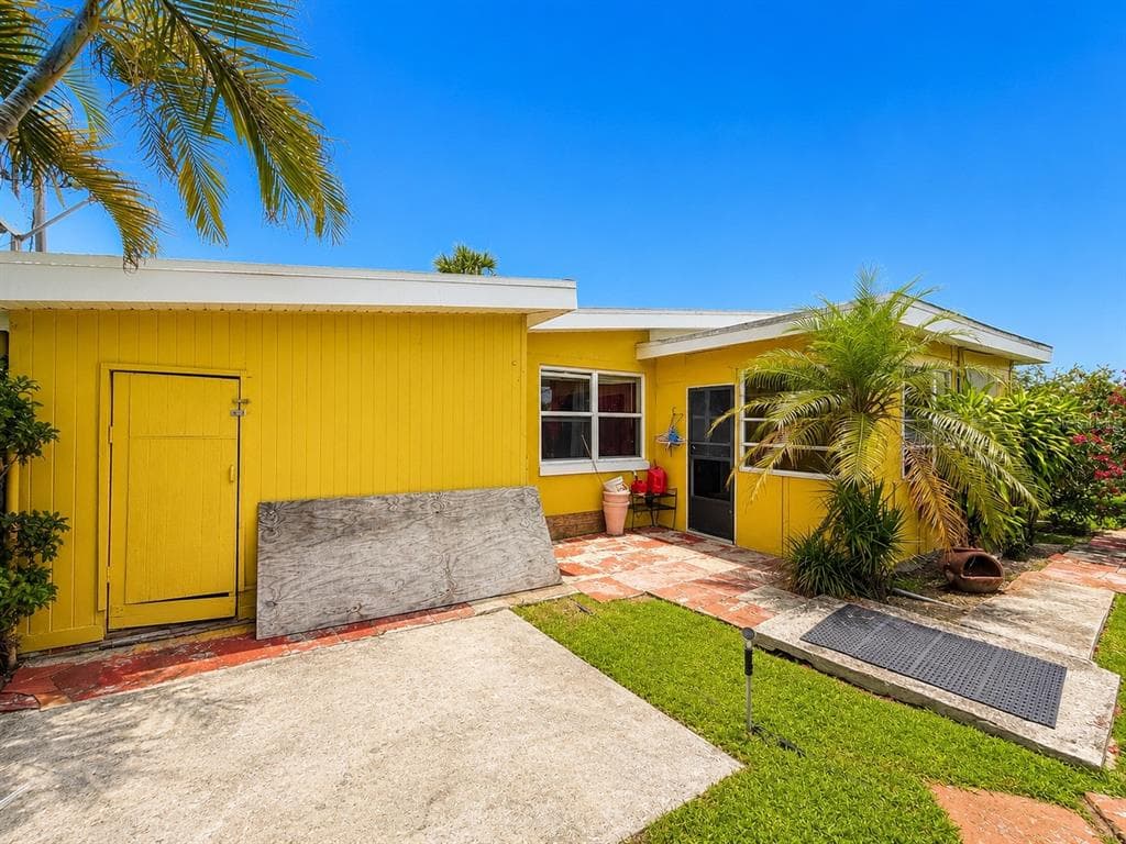 2209 AARON STREET photo 15