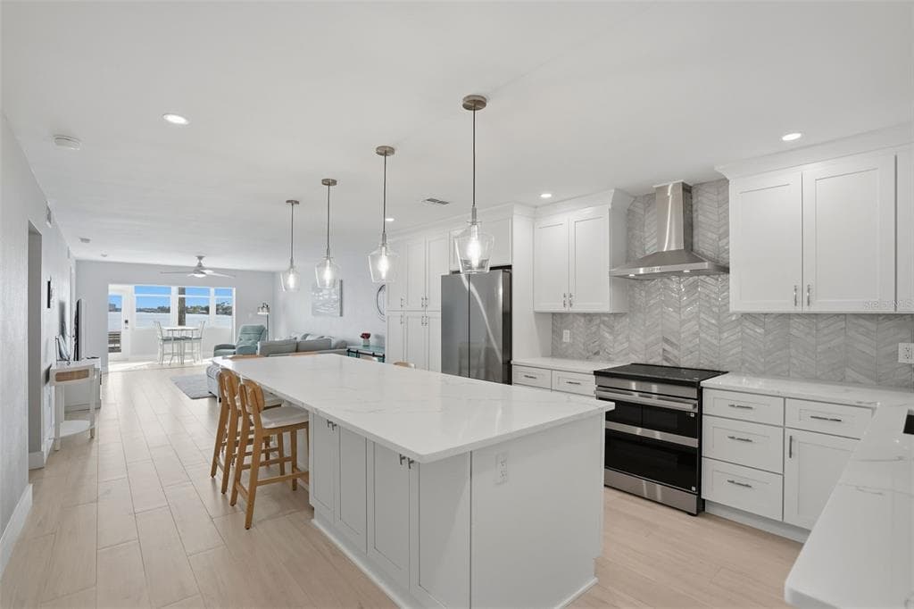 5555 GULF BOULEVARD 116 photo 3