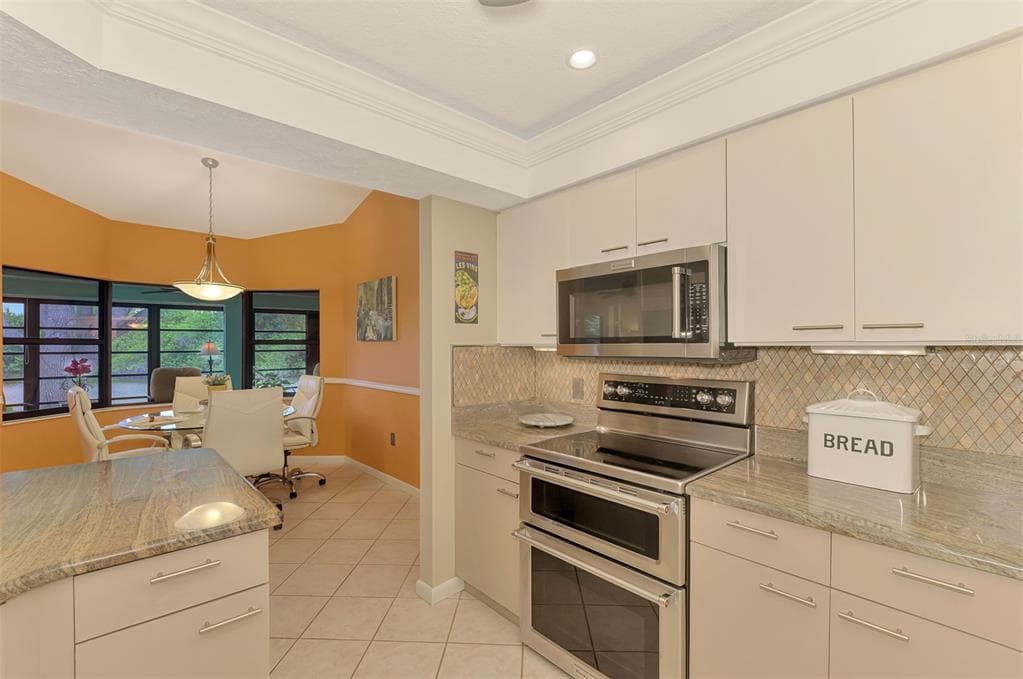 1934 COVE POINTE DRIVE photo 23