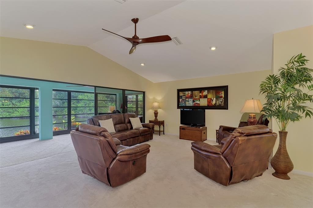 1934 COVE POINTE DRIVE photo 16