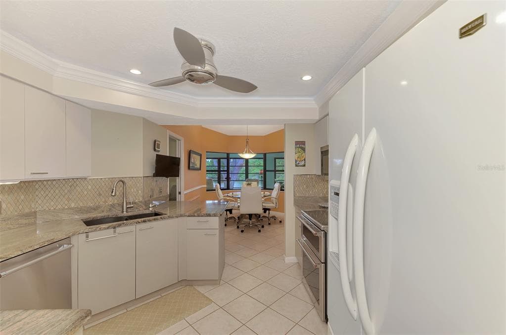 1934 COVE POINTE DRIVE photo 20
