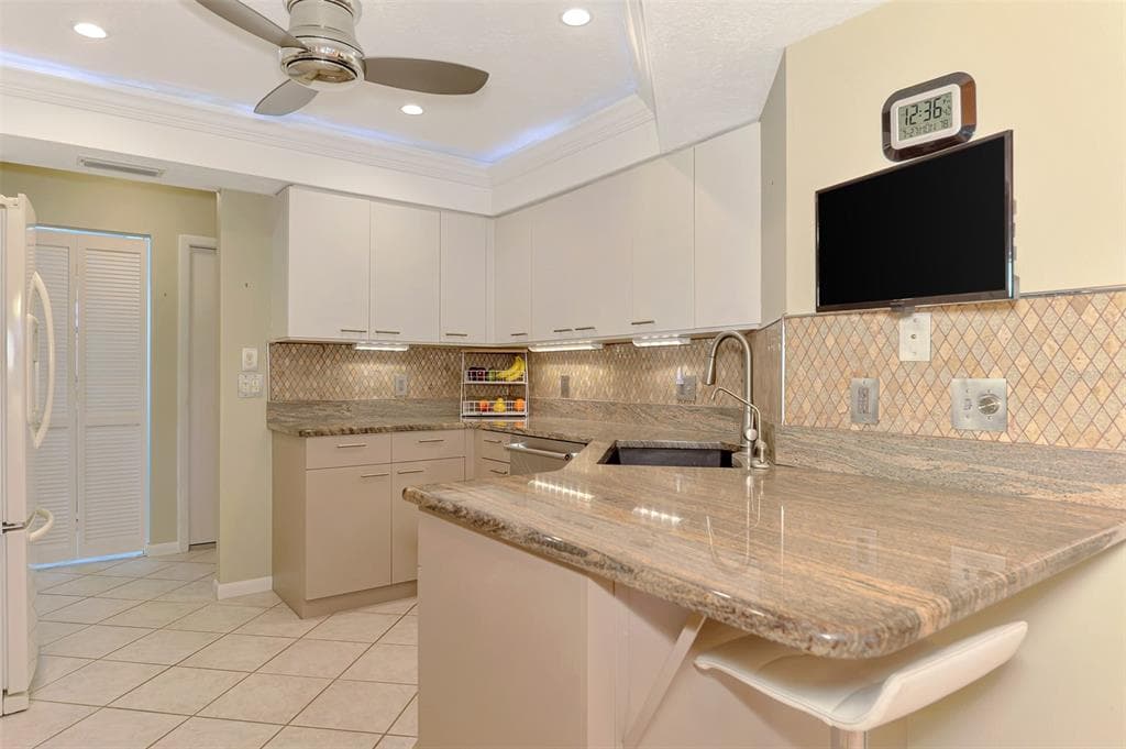 1934 COVE POINTE DRIVE photo 24