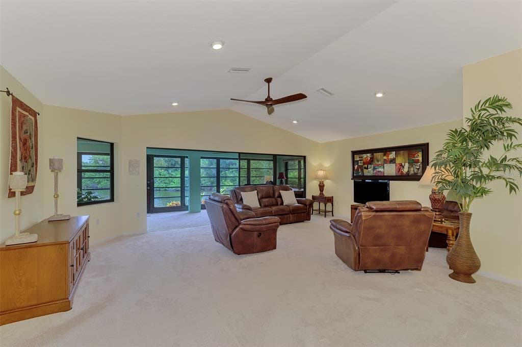 1934 COVE POINTE DRIVE photo 15
