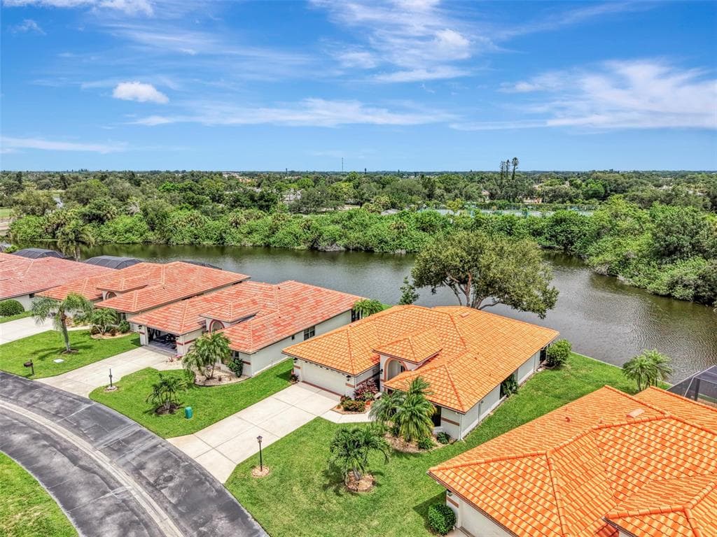 1934 COVE POINTE DRIVE photo 4