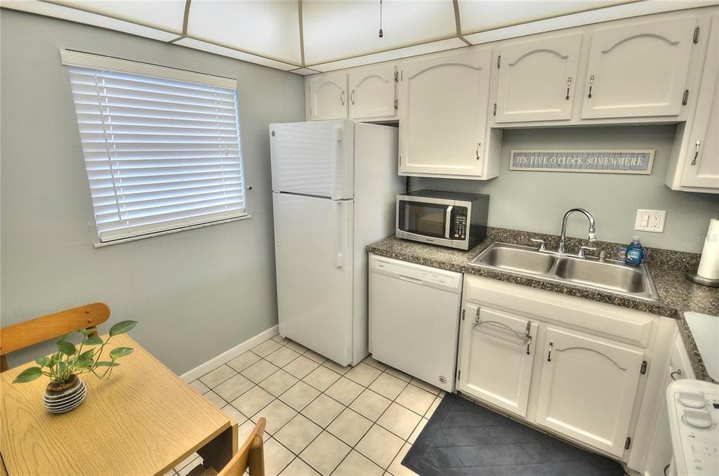 4155 S ATLANTIC AVENUE 403 photo 2