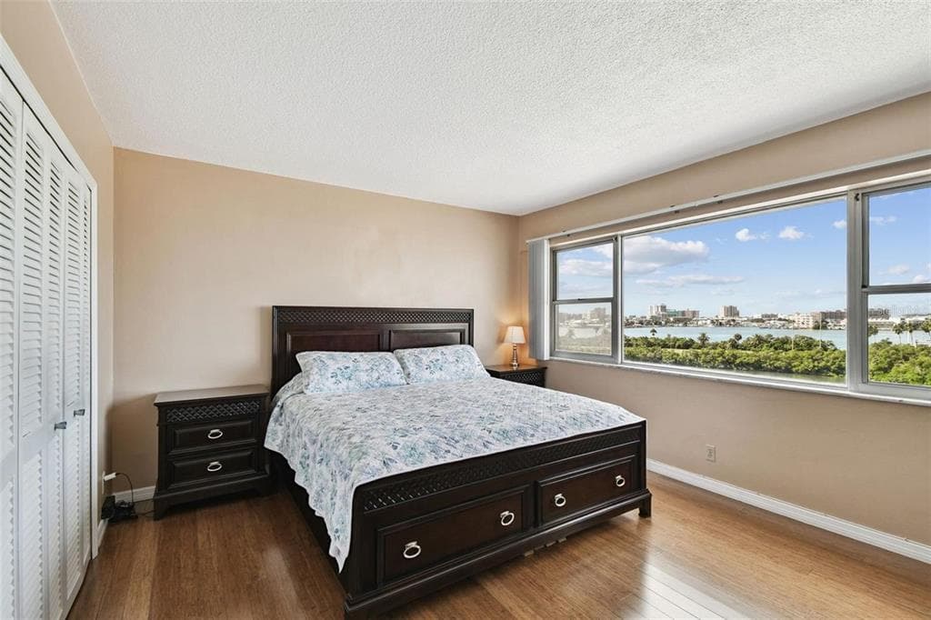 31 ISLAND WAY 505 photo 11