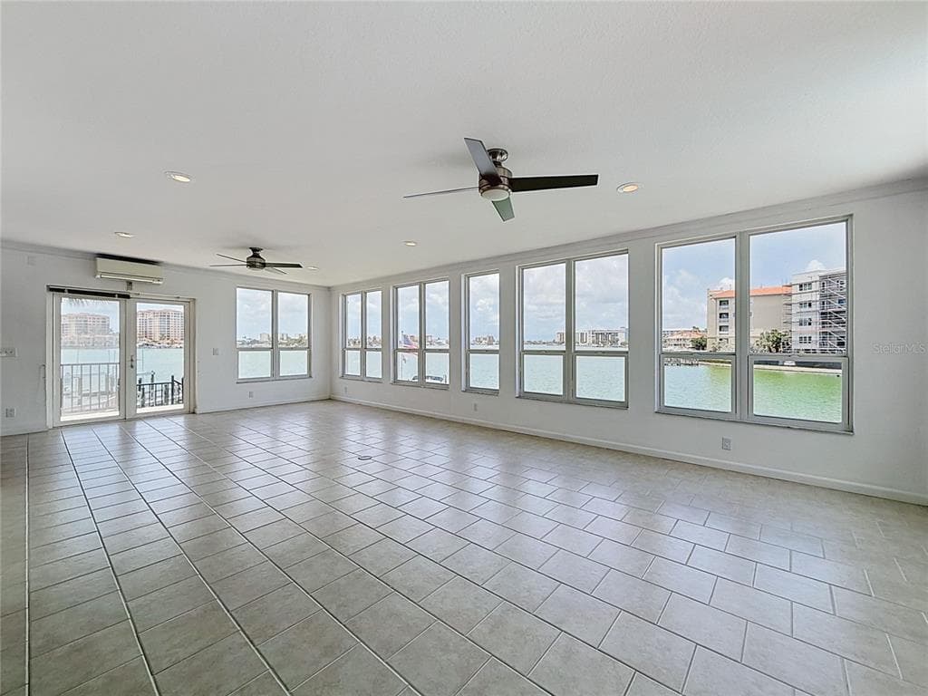 210 DOLPHIN POINT C photo 7