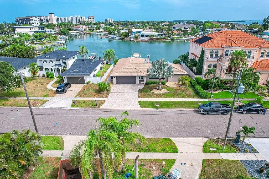 340 PALM ISLAND NE photo 2