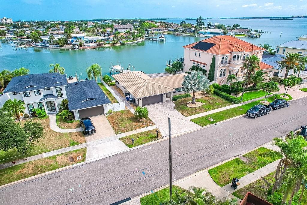 340 PALM ISLAND NE photo 3