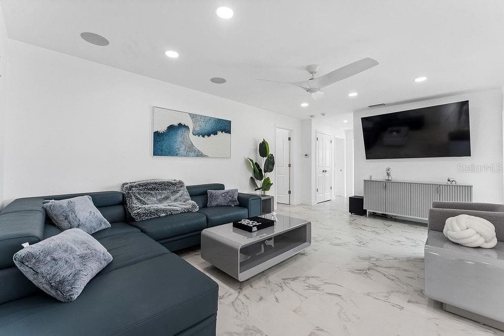 340 PALM ISLAND NE photo 15