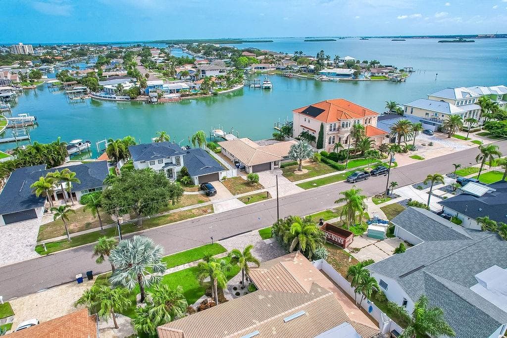 340 PALM ISLAND NE photo 4
