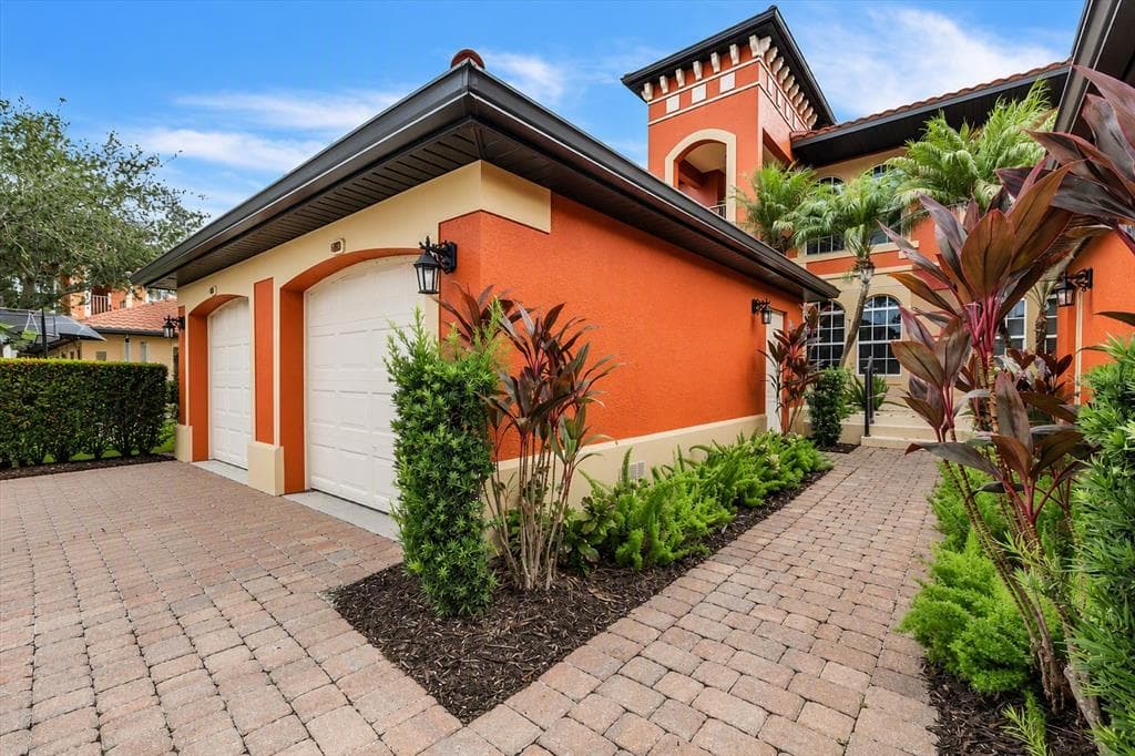 3500 MONDOVI COURT 811 photo 4