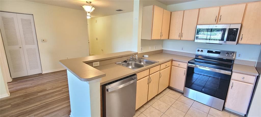 940 VILLAGE TRAIL 4-202 photo 6